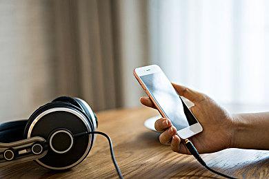 像素风恐怖游戏《玩具熊的午夜后宫 走进深渊》Steam页面上线 支持中文